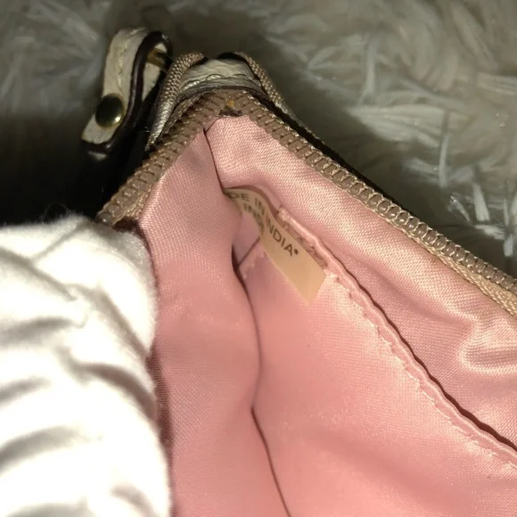 Coach Poppy Wristlet - Picture 13 of 14